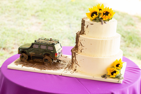 Jeep Wedding Cakes
 Gateau Warrenton VA Wedding Cake