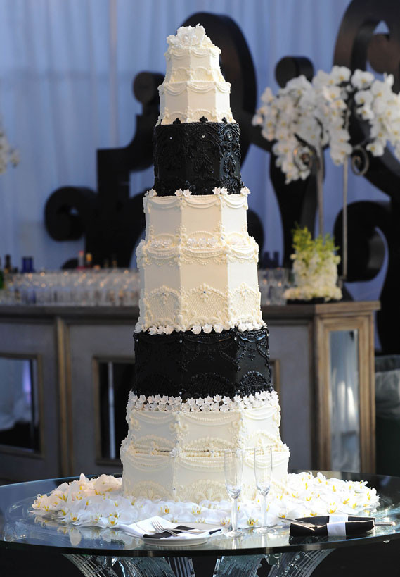 Kim Kardashian Wedding Cakes
 Wedding of Kim Kardashian Vs Average US Bride – An