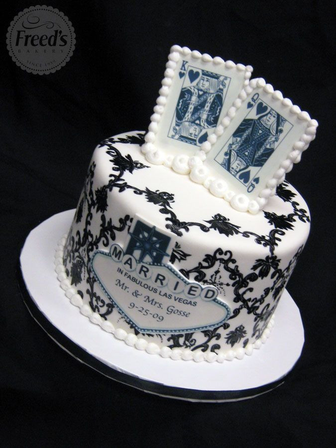 King And Queen Wedding Cakes
 King and Queen Married in Las Vegas Wedding Cake super