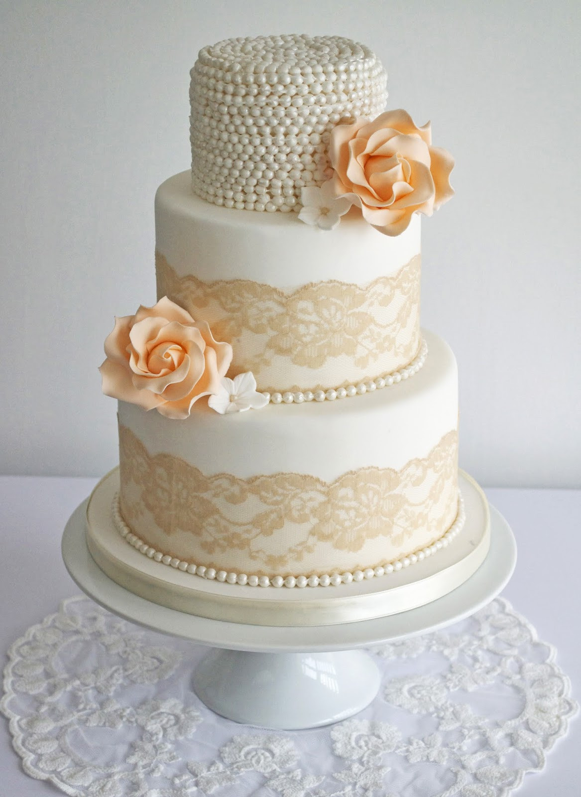 Lace Wedding Cakes
 10 Beautiful Wedding Cakes We Love