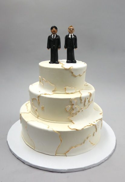 Lesbian Wedding Cakes
 Around the world LGBT Topper Wedding Cake