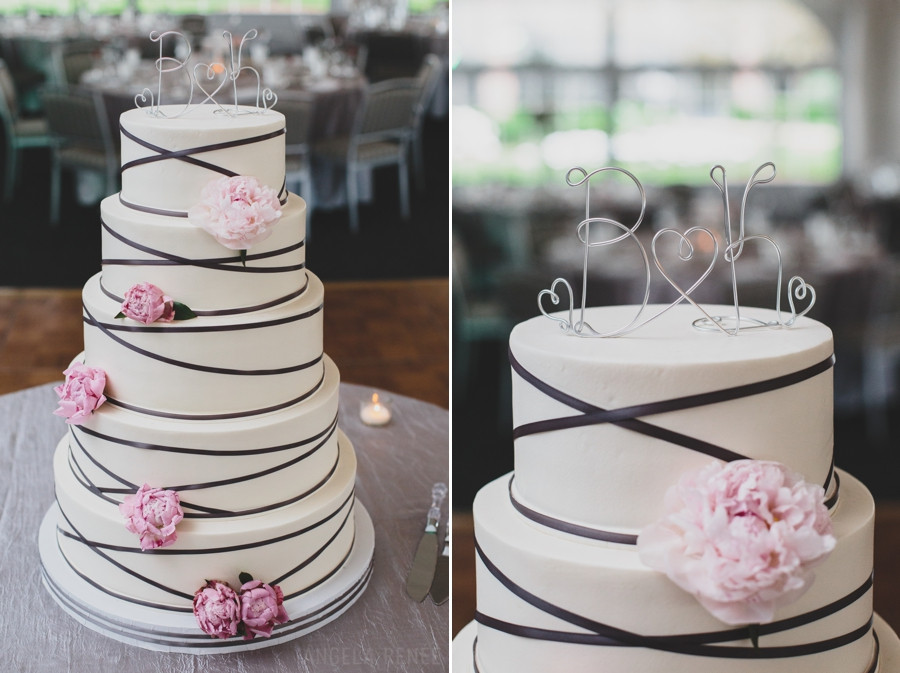 Lovin Oven Wedding Cakes
 Illinois Wedding grapher