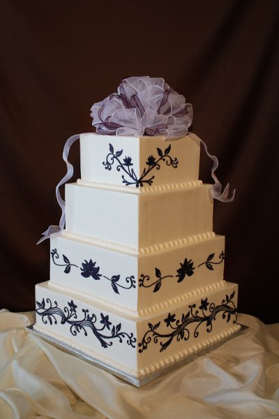 Lovin Oven Wedding Cakes
 Lovin Oven Cakery Round Lake Beach IL Wedding Cake