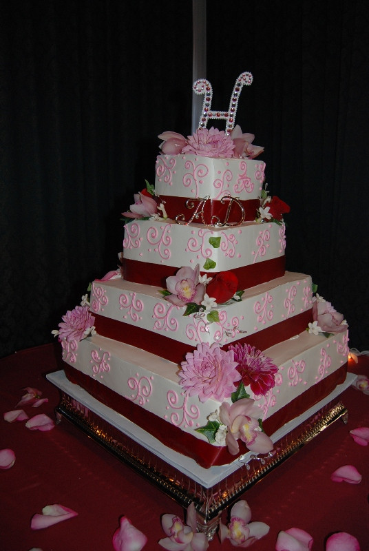 Mail Order Wedding Cakes
 KG Bakery Wedding Cakes