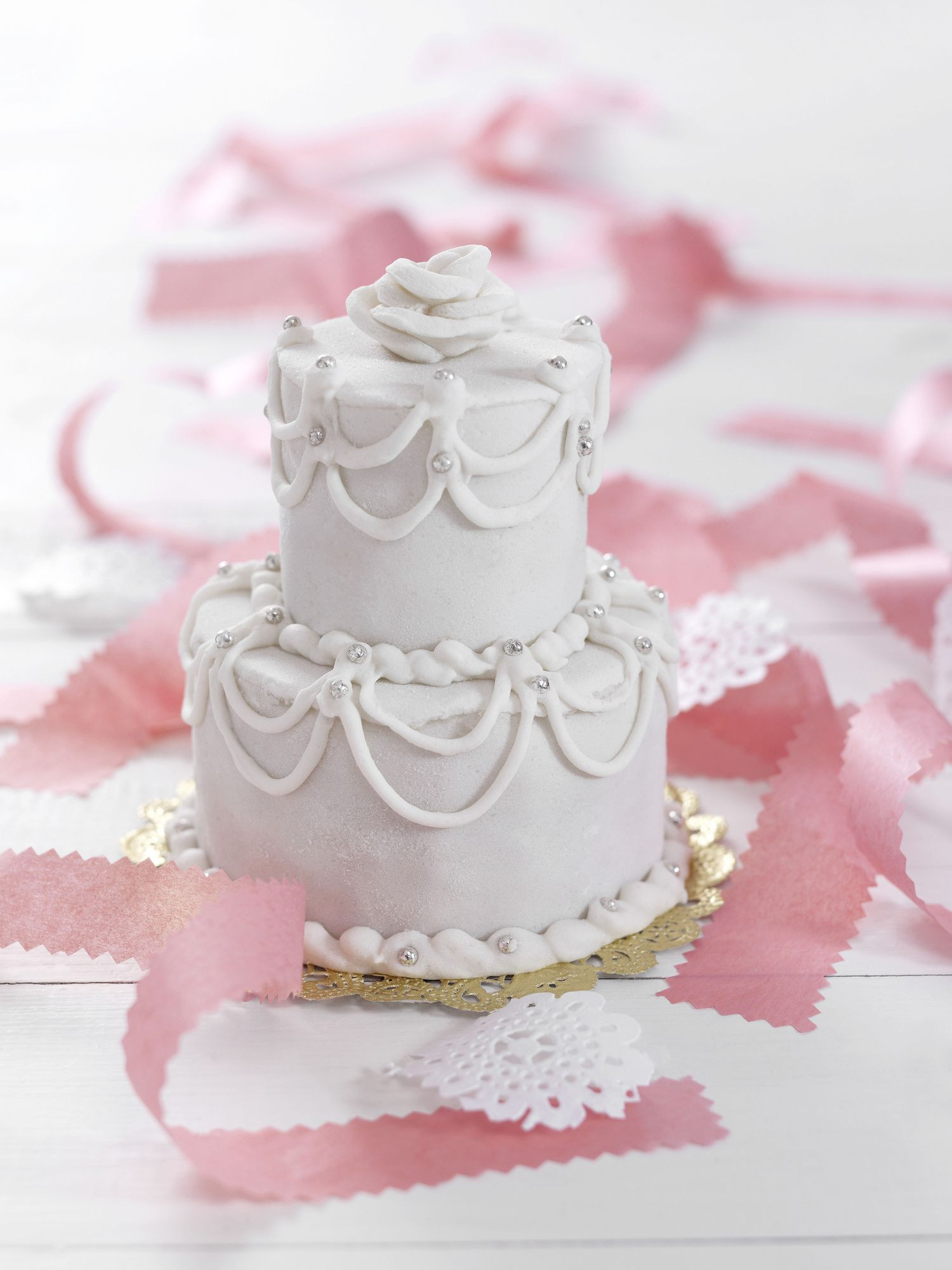 Making Wedding Cakes
 How to Make a Wedding Cake a Beginner s Guide