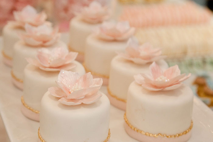 Mini Cakes For Wedding
 Bobbette & Belle