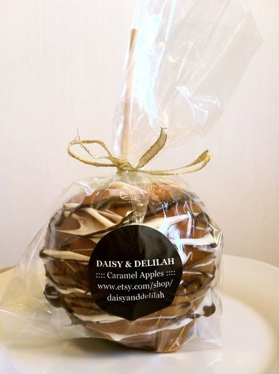 Mini Caramel Apples Wedding Favors
 Daisy & Delilah s Gourmet Caramel Apples Favors & Gifts