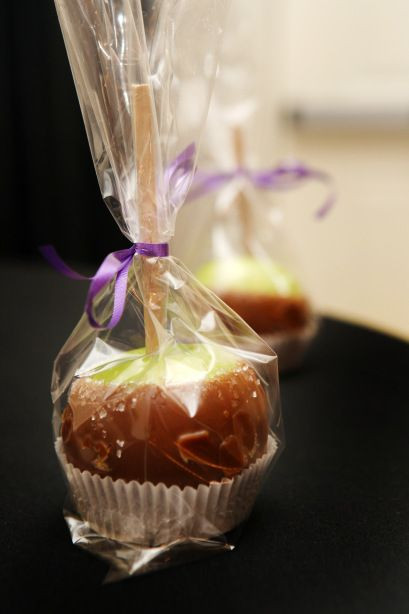 Mini Caramel Apples Wedding Favors
 25 Best Ideas about Candy Apple Favors on Pinterest