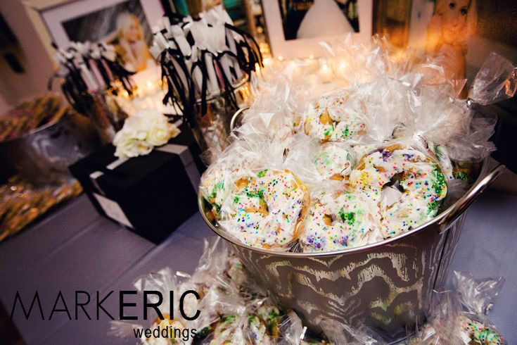 Mini King Cakes Wedding Favors
 1000 images about Wedding Favors on Pinterest