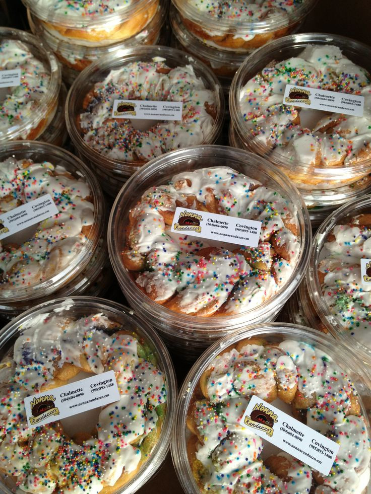 Mini King Cakes Wedding Favors
 1000 images about Bakeries We Re mend on Pinterest