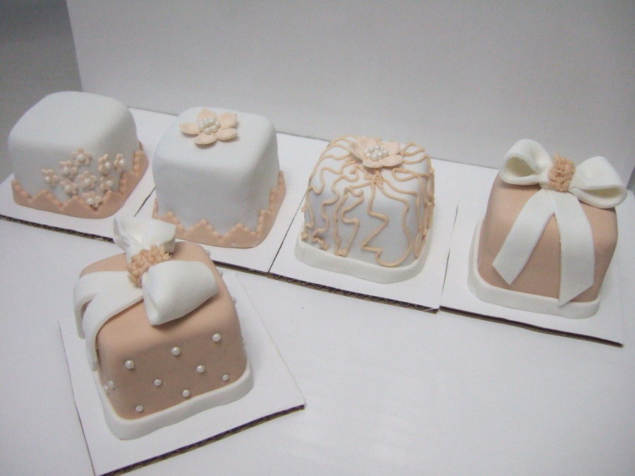 Mini King Cakes Wedding Favors
 Mini Wedding Cakes Favors CakeCentral
