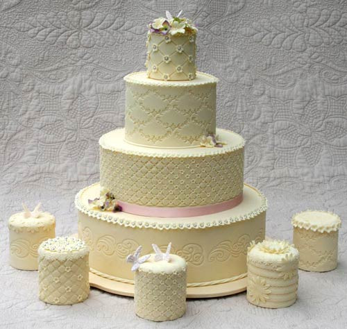 Mini Wedding Cakes
 Adorable Mini Wedding Cakes