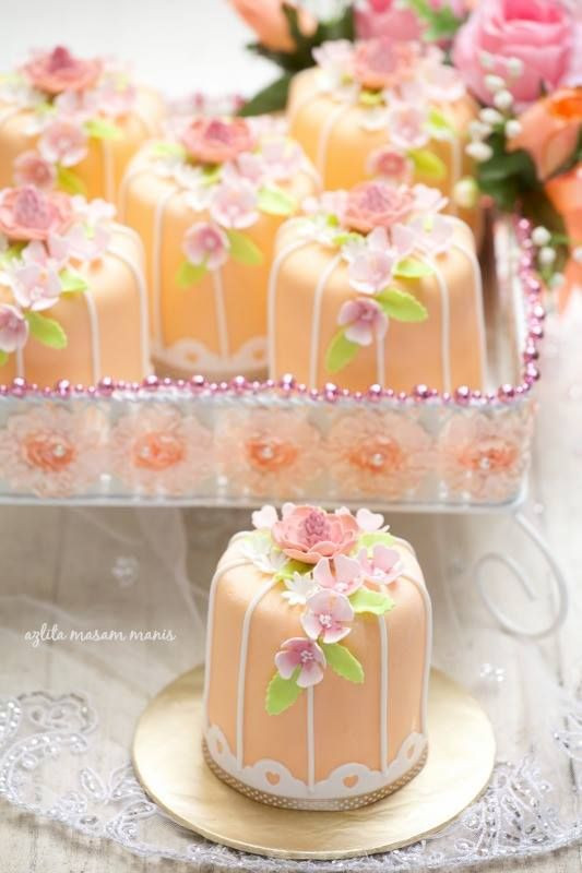 Mini Wedding Cupcakes
 20 Mini Wedding Cakes Too Good To Eat Plus Tutorials
