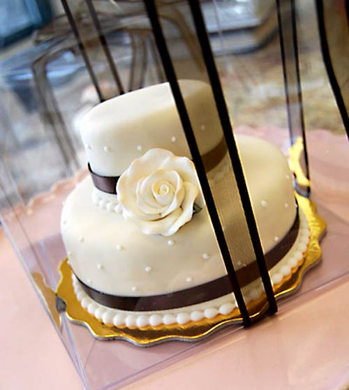 Miniature Wedding Cakes
 Adorable Mini Wedding Cakes