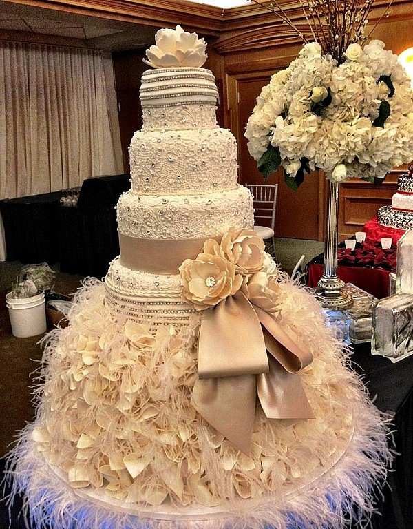Most Extravagant Wedding Cakes
 Vanilla Cakes