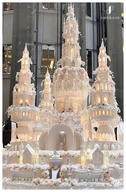 Most Extravagant Wedding Cakes
 10 Most Extravagant Wedding Cakes