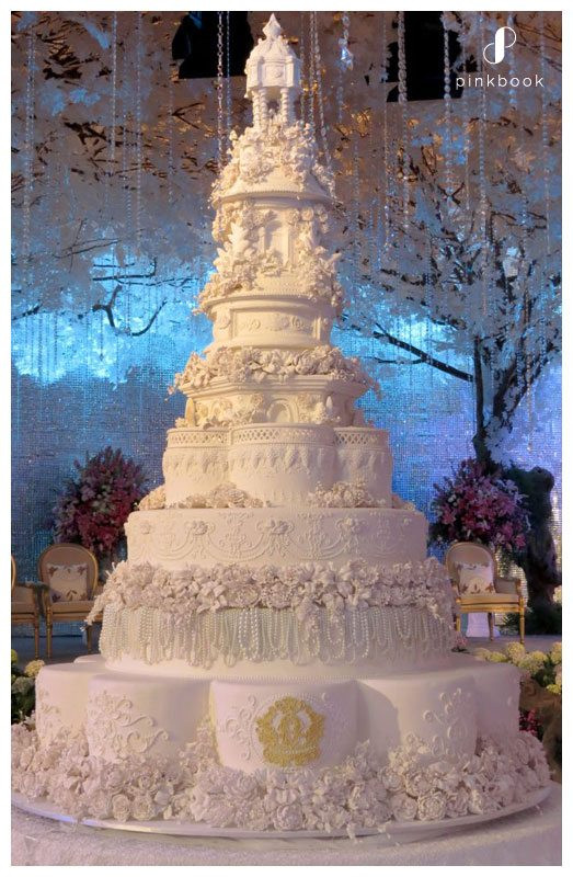 Most Extravagant Wedding Cakes
 10 Most Extravagant Wedding Cakes