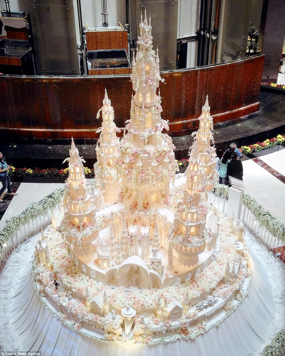 Most Extravagant Wedding Cakes
 Are these the most elaborate wedding cakes of all time