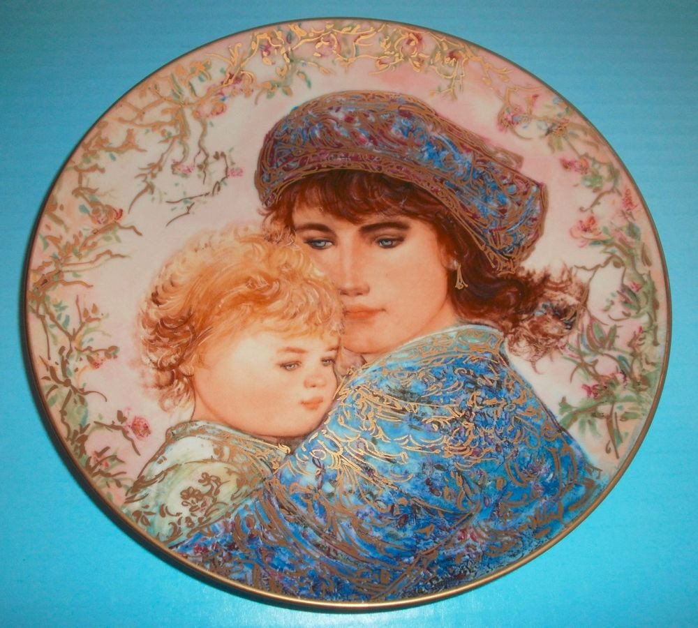 Mother'S Day Dinner
 Edna Hibel 1987 Mother s Day Plate Knowles Fine China 22K
