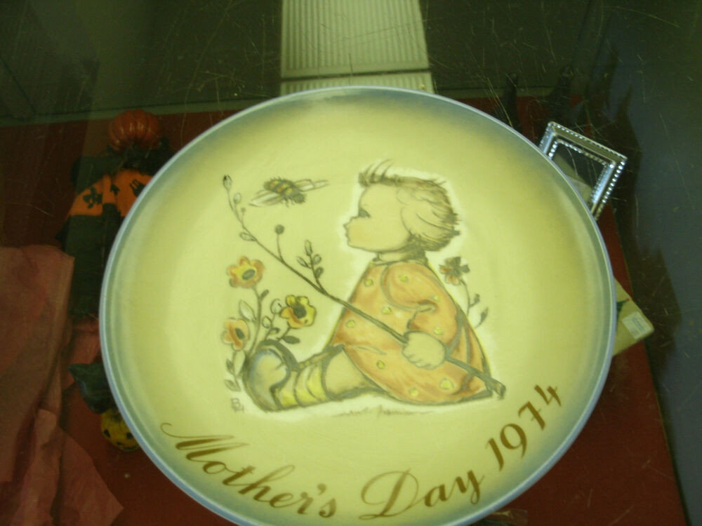 Mother'S Day Dinner
 Hummel Mother s Day Plate 1974 The Bumblebee
