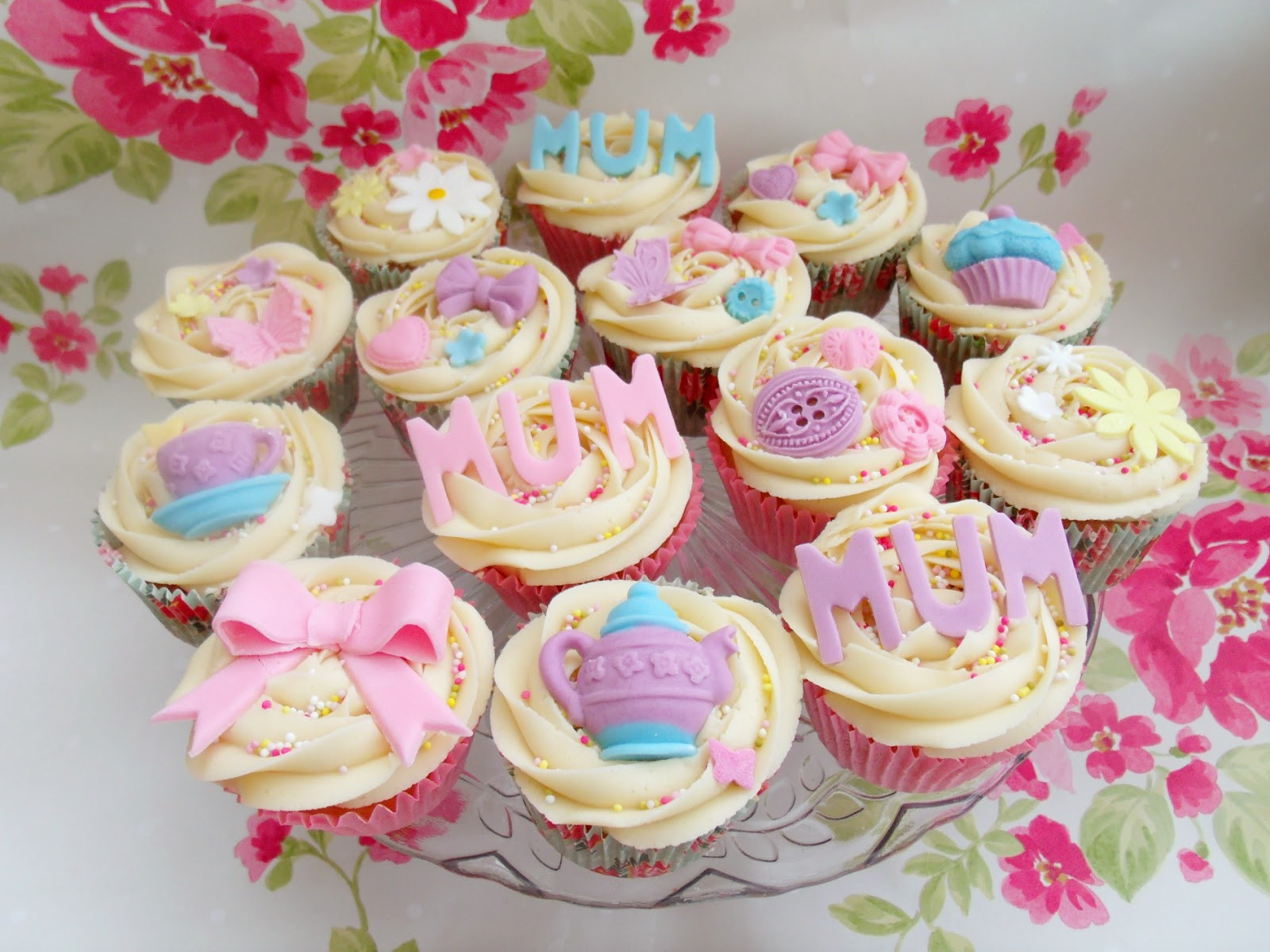 Mothers Day Cupcakes
 Lemon Drizzle Cake & Mothers Day Cupcakes ♥