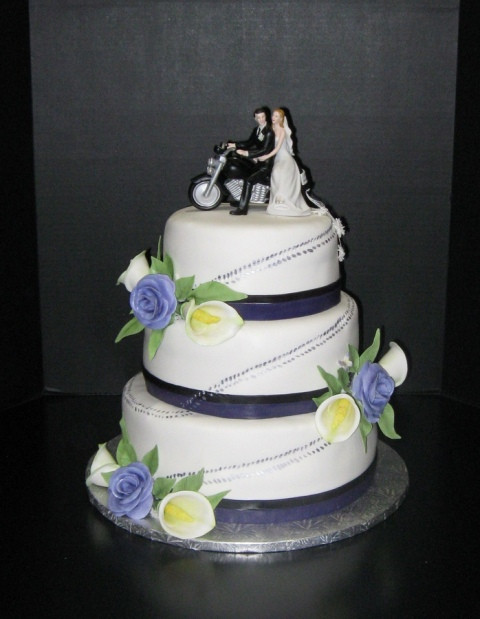 Motorcycle Wedding Cakes
 20 Cool Motorcycle Themed Wedding Ideas Weddingomania