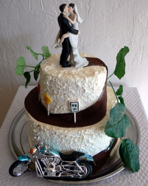 Motorcycle Wedding Cakes
 20 Cool Motorcycle Themed Wedding Ideas Weddingomania