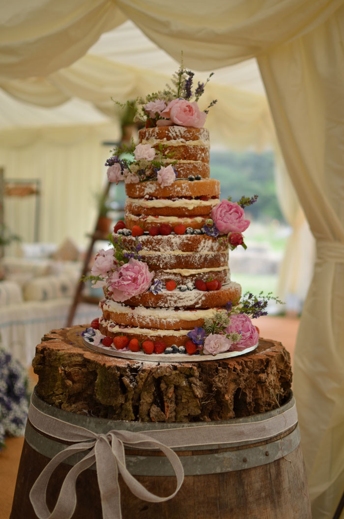 Naked Wedding Cakes
 10 truly scrumptious wedding cakes