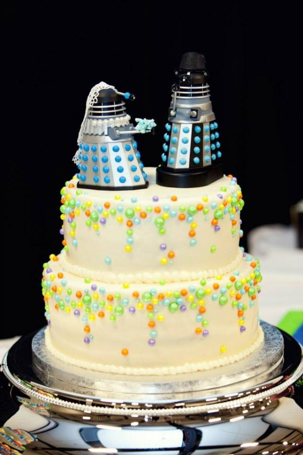 Nerdy Wedding Cakes
 25 Wedding Cake Toppers Interpreted By Nerd Couples