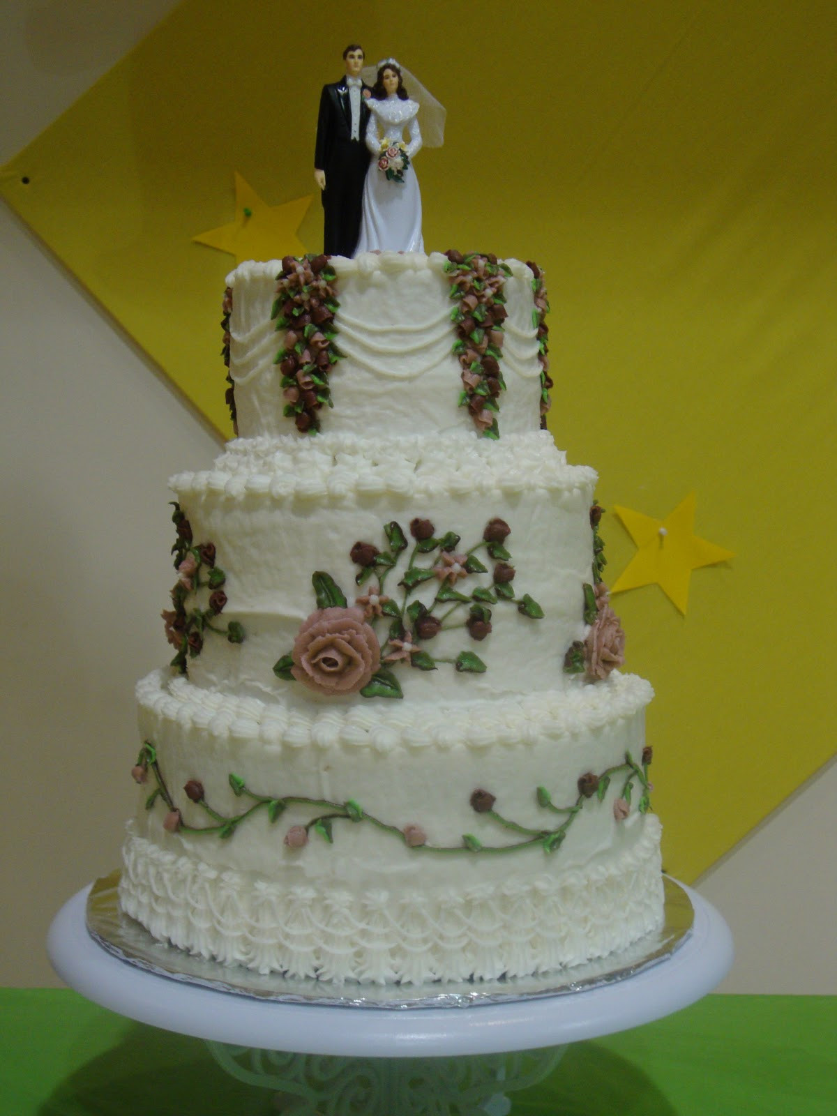 Old School Wedding Cakes
 Mega Pretty Cakes Old School Wedding Cake with Groom s Cake