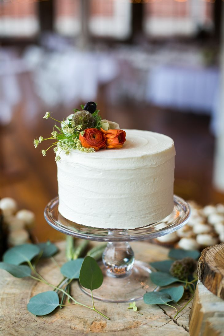 One Tier Wedding Cakes
 e Tier White Cake Fresh Flower Topper