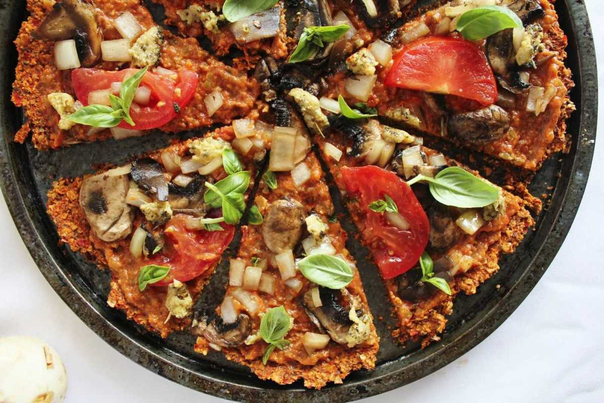 Organic Vegetarian Recipes
 Raw Pizza with Red Pepper Flax Crust [Vegan] e Green