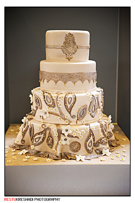 Paisley Wedding Cakes
 Modern Batik Paisley Wedding Cake