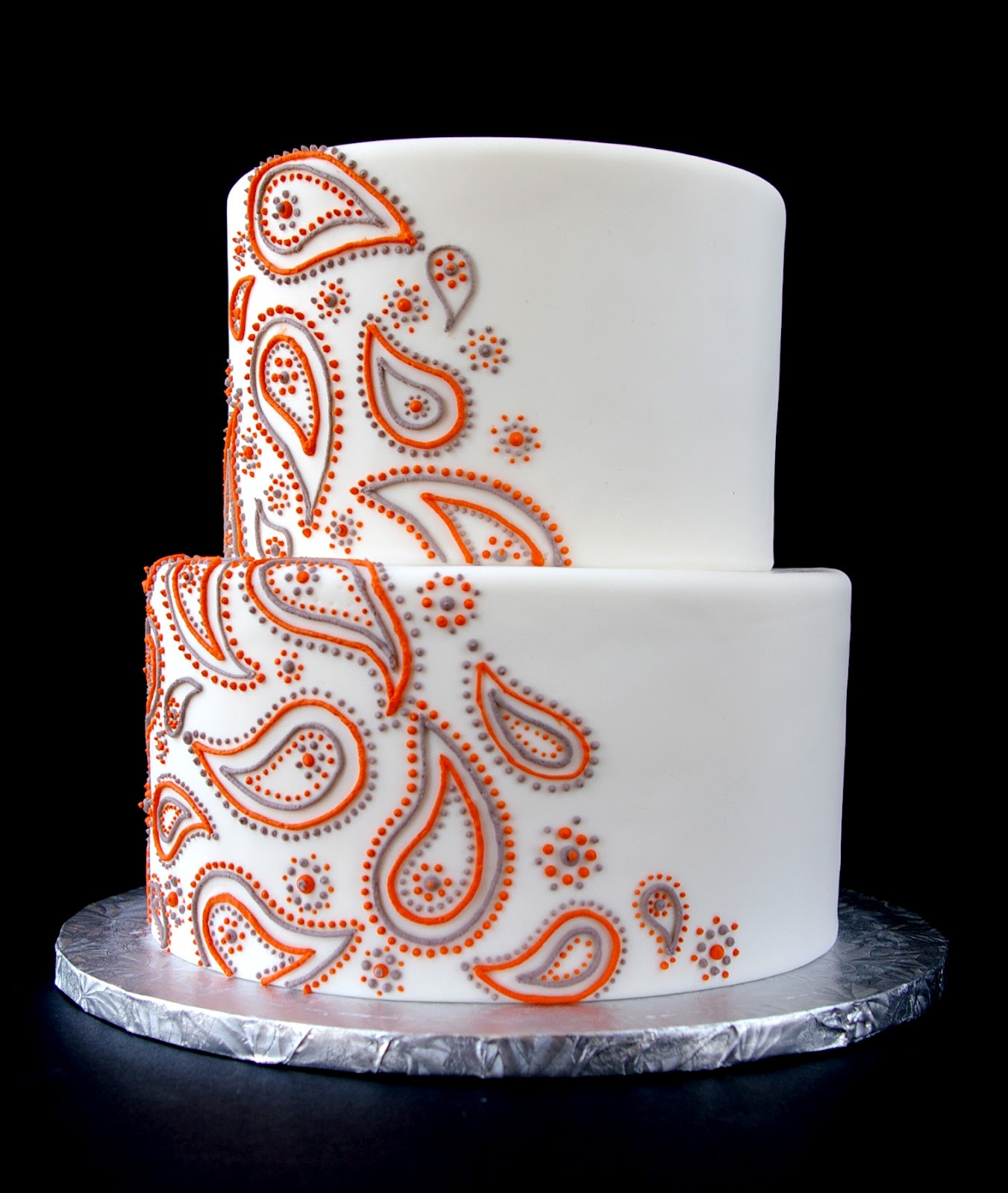 Paisley Wedding Cakes
 These Peas are Hollow Duo of Fabric Inspired Cakes