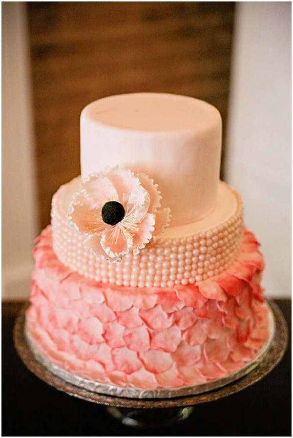 Peach Wedding Cake
 Peach wedding cake idea via frenchweddingstyle