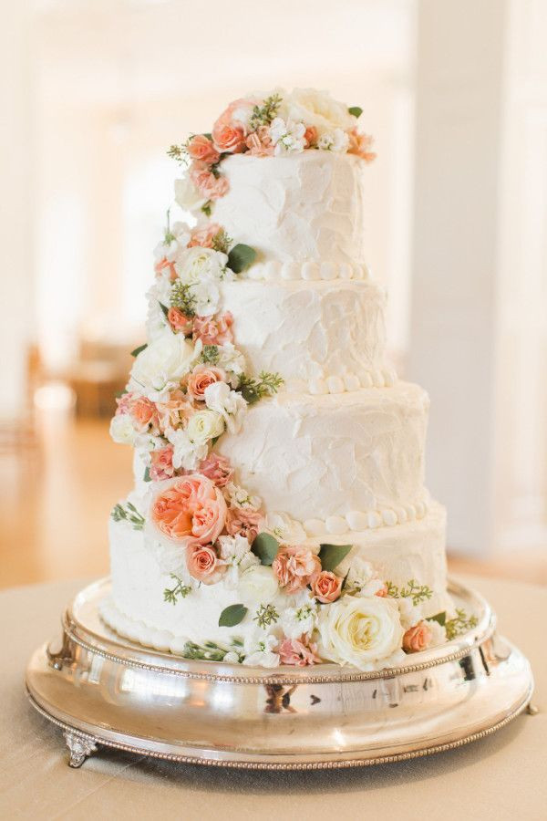 Peach Wedding Cake
 Vintage Wedding Cake with Peach Flowers