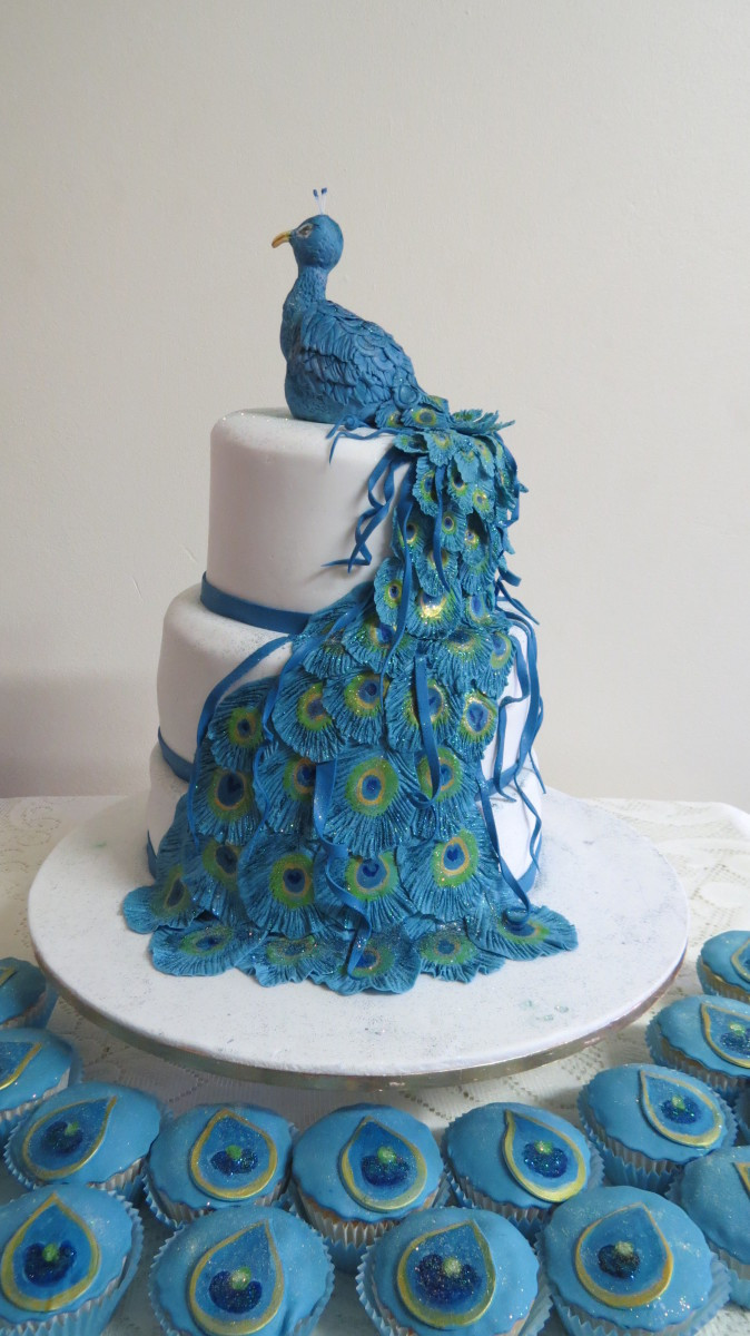 Peacock Wedding Cake With Cupcakes
 Peacock wedding cake and cupcakes Cake Decorating