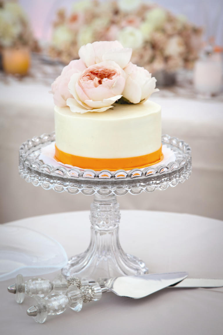 Pictures Of Small Wedding Cakes
 10 Wedding Cakes That Almost Look Too Pretty To Eat