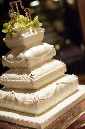 Pillow Wedding Cakes
 Her Dream Wedding of WEDDING CAKES part3