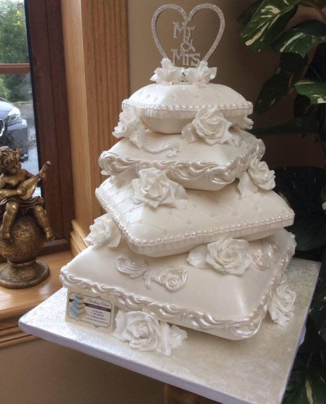 Pillow Wedding Cakes
 Pillow Cakes CakesDecor