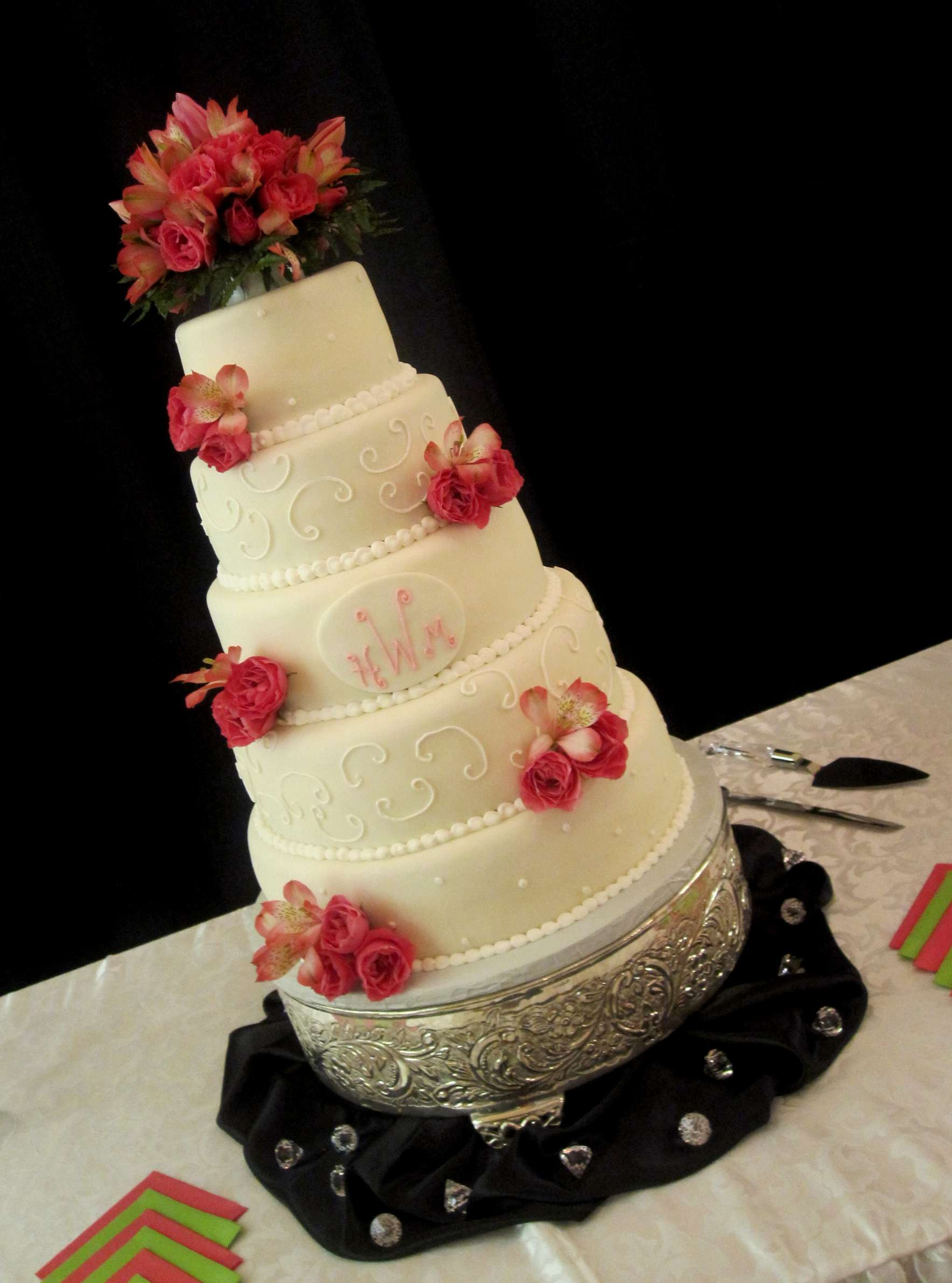 Pink And White Wedding Cake
 cake picture