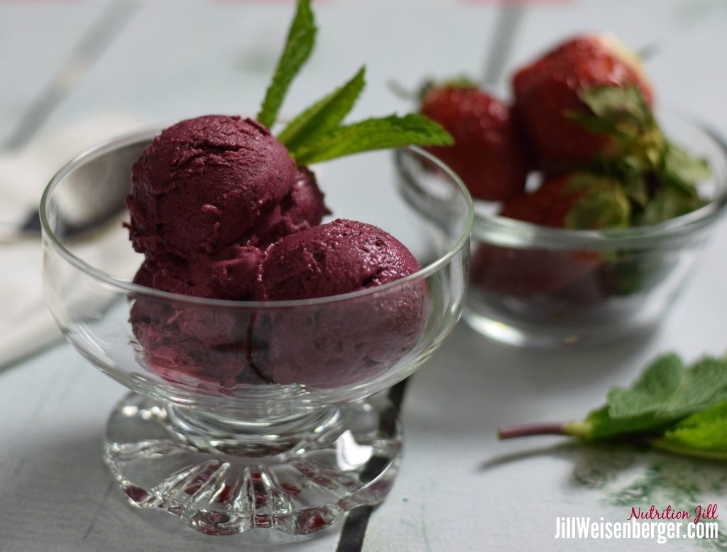 Pinterest Healthy Desserts
 Mixed Berry Frozen Yogurt Recipe A Healthy Dessert