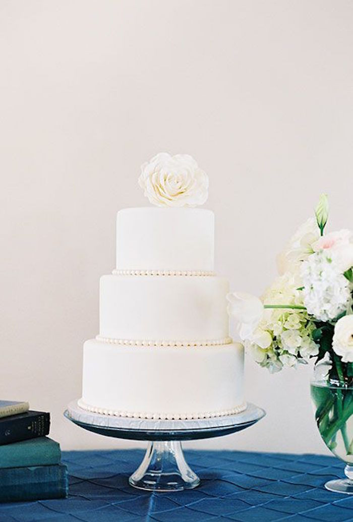 Plain Wedding Cakes
 Simple Wedding Cakes Made to Inspire MODwedding