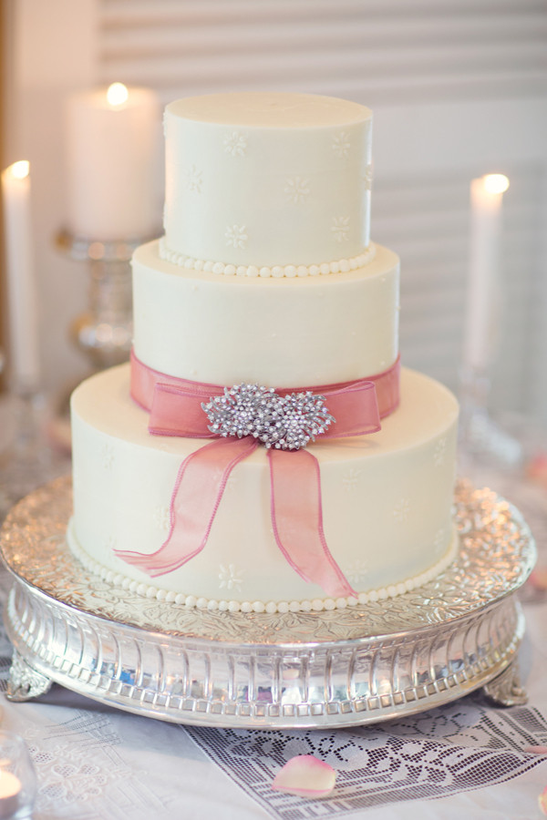 Plain Wedding Cakes
 Simple Wedding Cake With Rhinestone Pin Embellishment