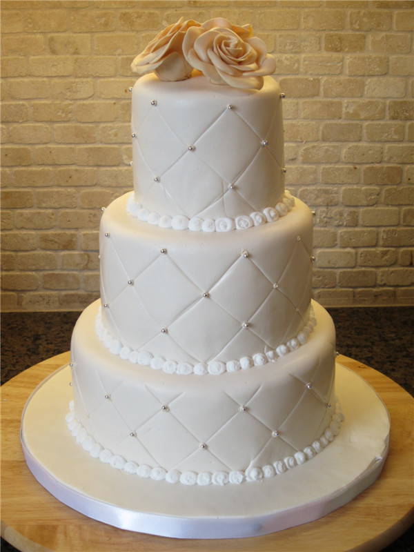 Plain White Wedding Cake
 40 Elegant and Simple White Wedding Cakes Ideas Page 3