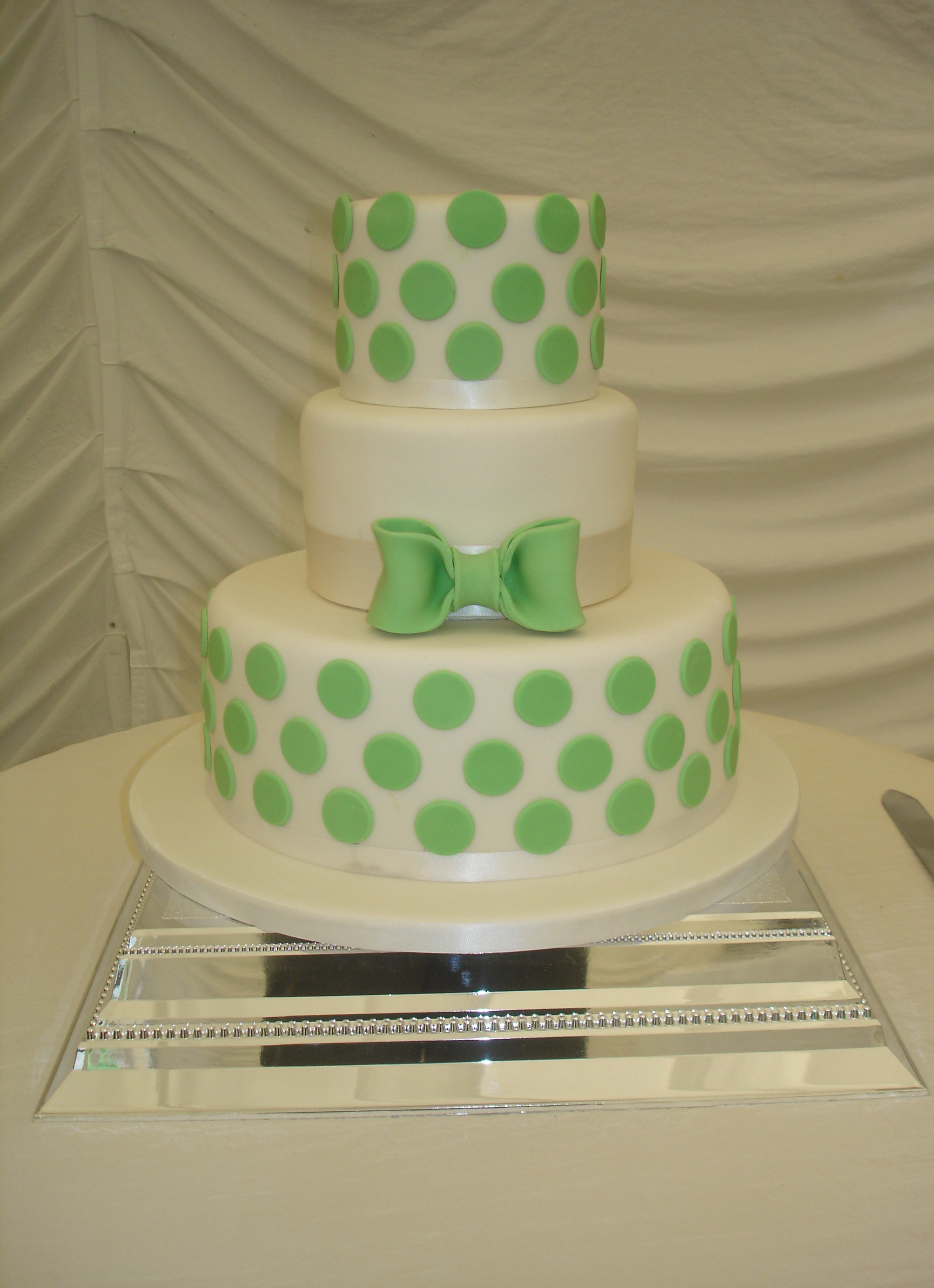 Poka Dot Wedding Cakes
 Green Polka Dot Wedding Cake