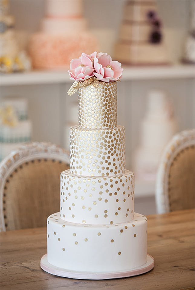 Polka Dots Wedding Cakes
 20 Ways to Dip Your Wedding Day in Dots