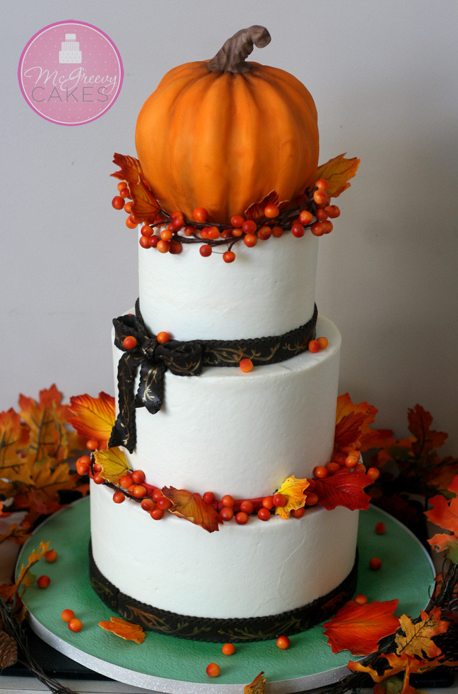 Pumpkin Wedding Cake
 thanksgiving wedding inspiration