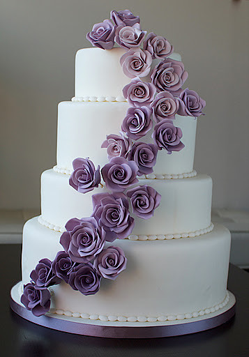 Purple And White Wedding Cake
 White Wedding Cake With Purple Roses