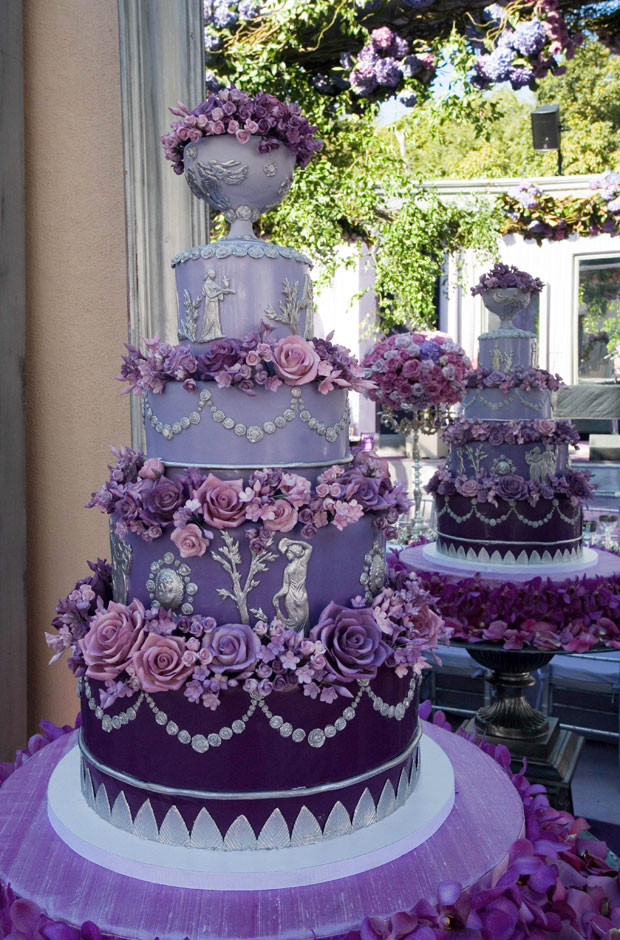 Purple Flower Wedding Cakes
 Fancy Purple Wedding Cake With Purple Flowers